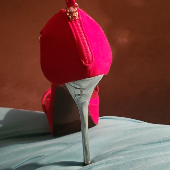 Liliana Brand Red/Gold Heels Size 7 - Picture 3 of 5